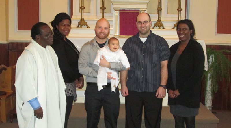 Baptême de Éthan Tony-Comeau par l'abbé Bernard Mutombo et la famille