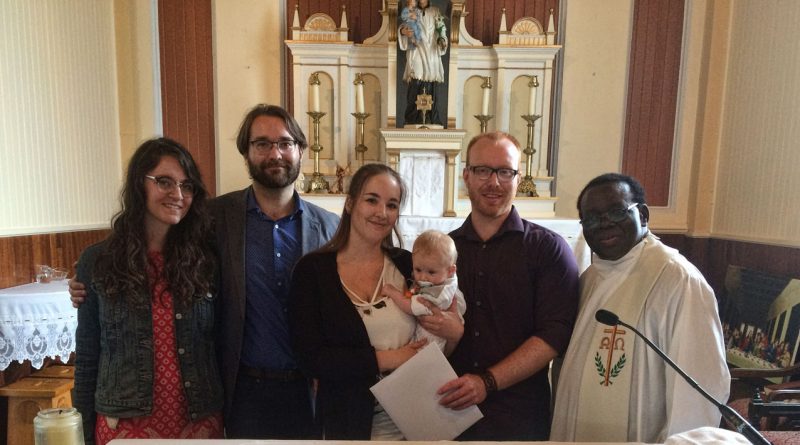 Baptême de Julien Lavoie et la famille