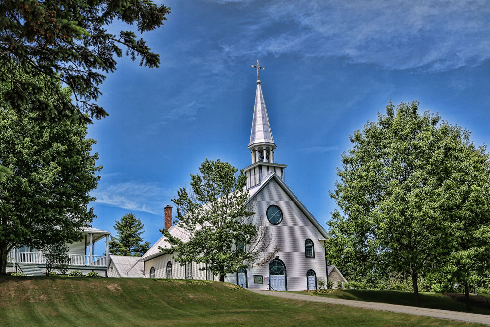 L'église et le presbytère juin 2021